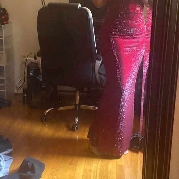 Elegant Burgundy Strapless Dress - Picture 3 of 7